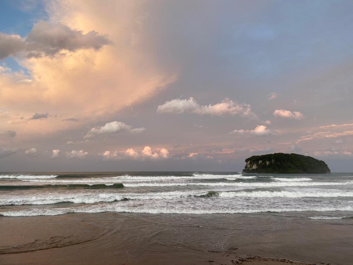 Surf N Stay Whangamata Exterior foto